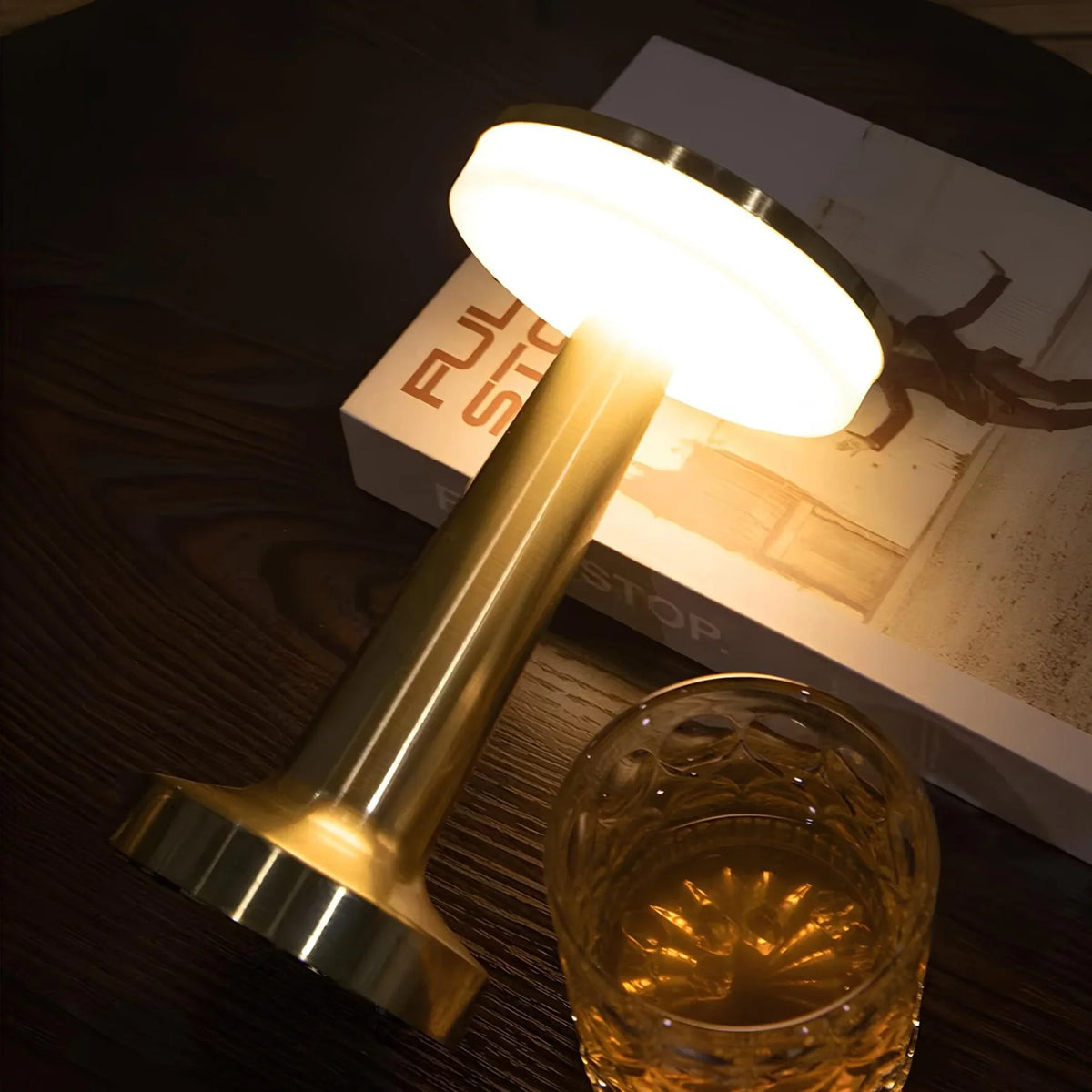 Dimbar retro-bordlampe med elegant, trådløs og bærbar design