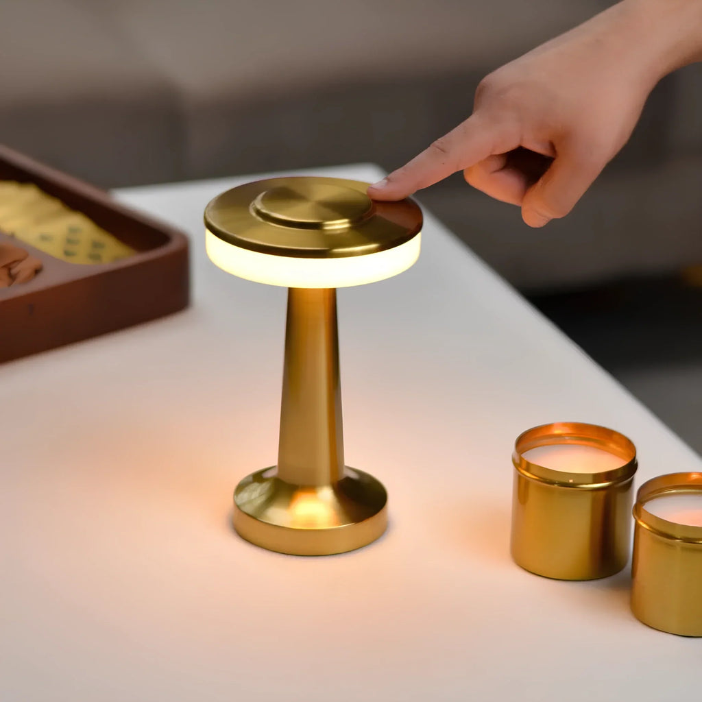 Dimbar retro-bordlampe med elegant, trådløs og bærbar design