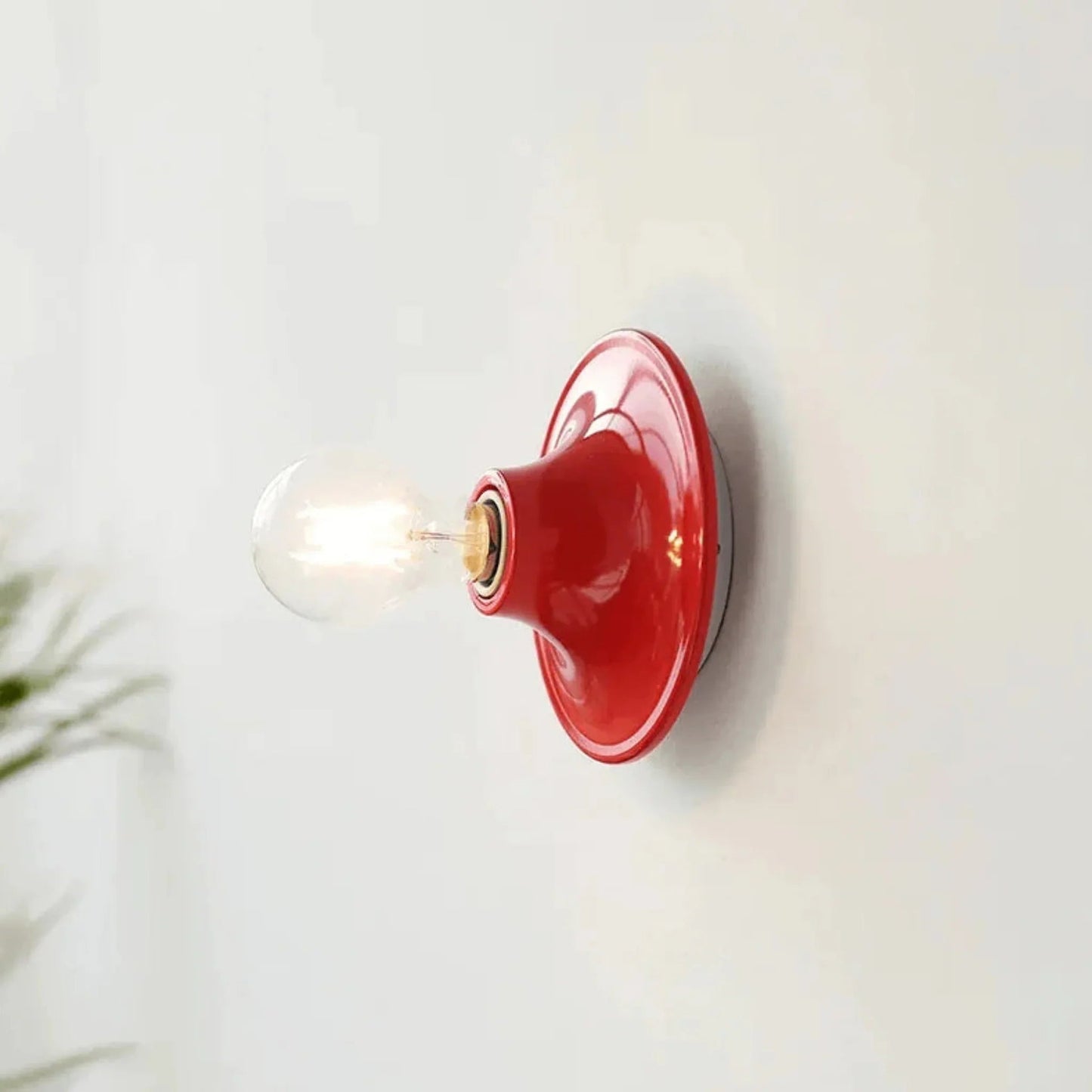 Stylish Metal Wall Light Fixture for Indoor Spaces | ribuella