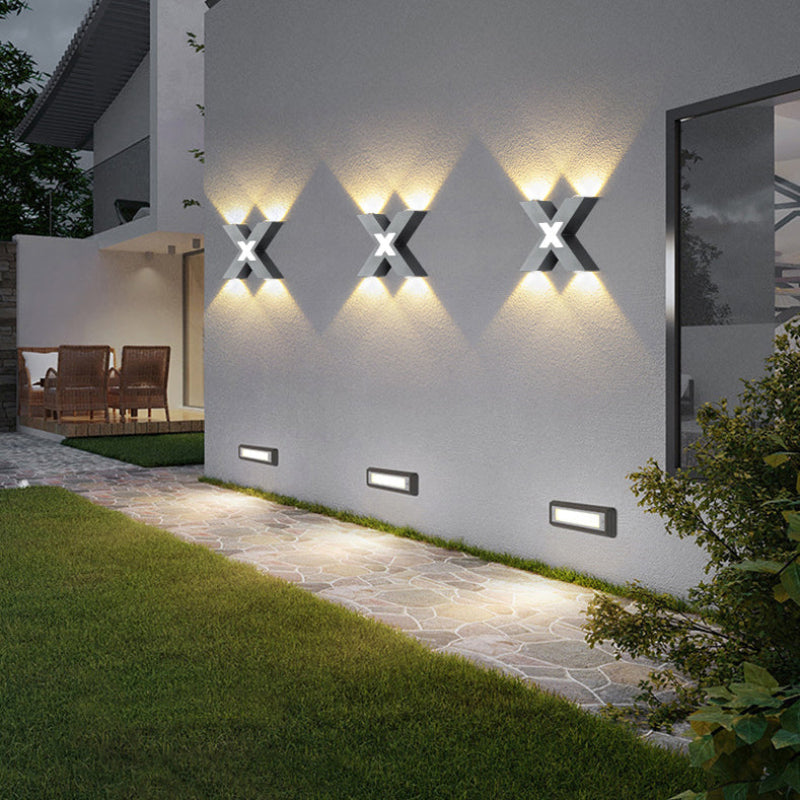 Stylish Outdoor Wall Sconce with Integrated LED Lighting | ribuella