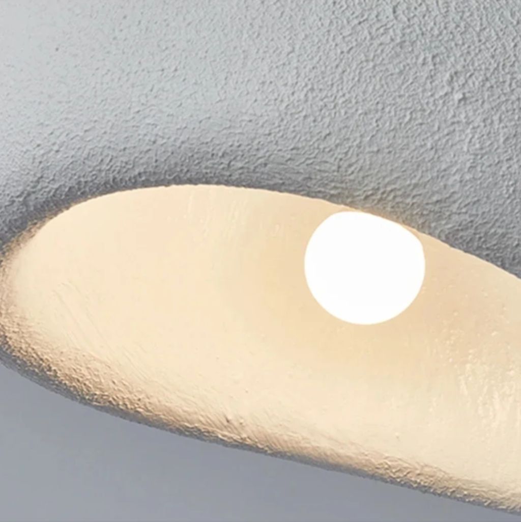 CalmGlow taklampe i harpiks, 30 cm — mykt, diffust design med lav profil