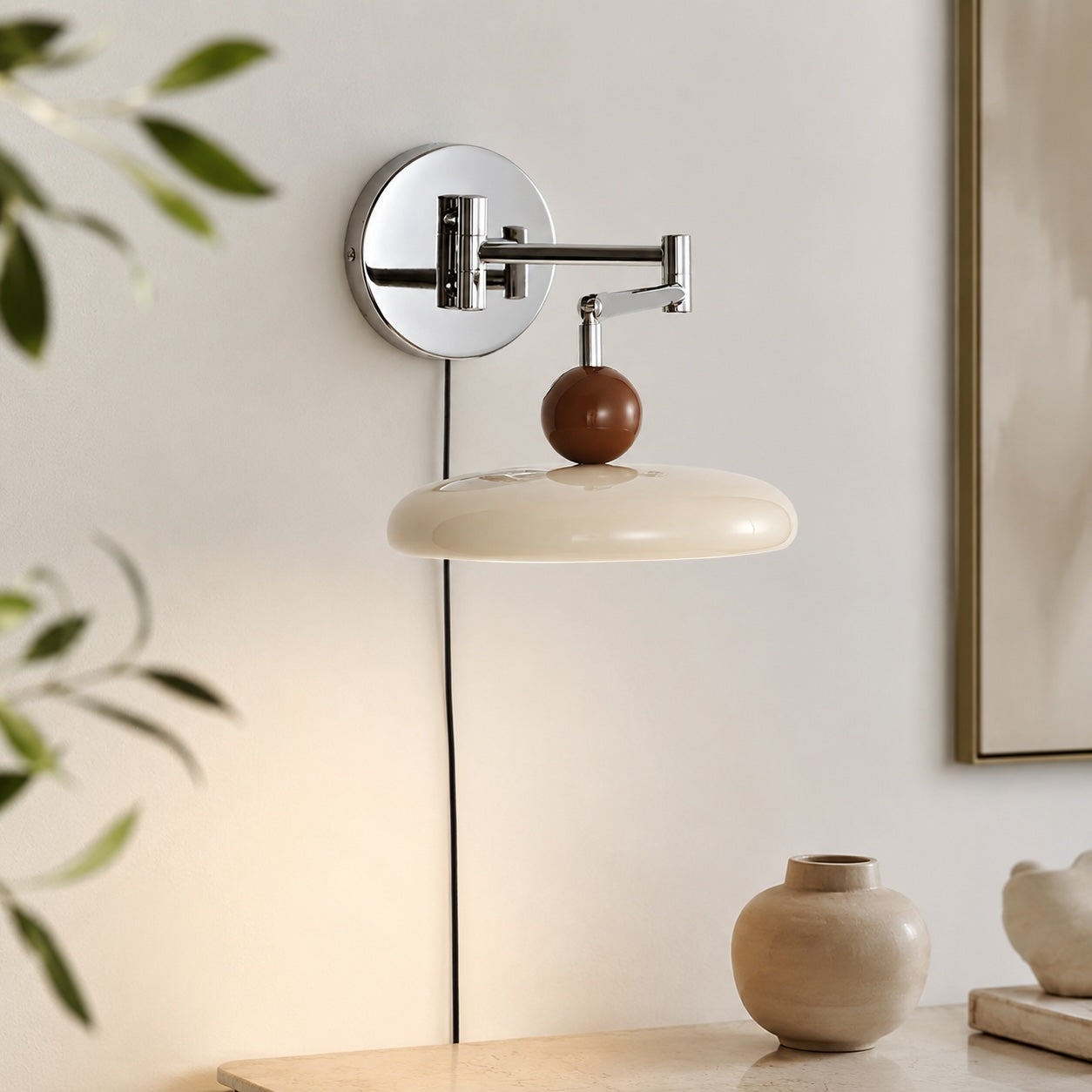 إضاءة جدارية حديثة بذراع قابل للتعديل وغطاء معدني للاستخدام الإضافي المتنوع عبر قابس كهربائي | ribuella
