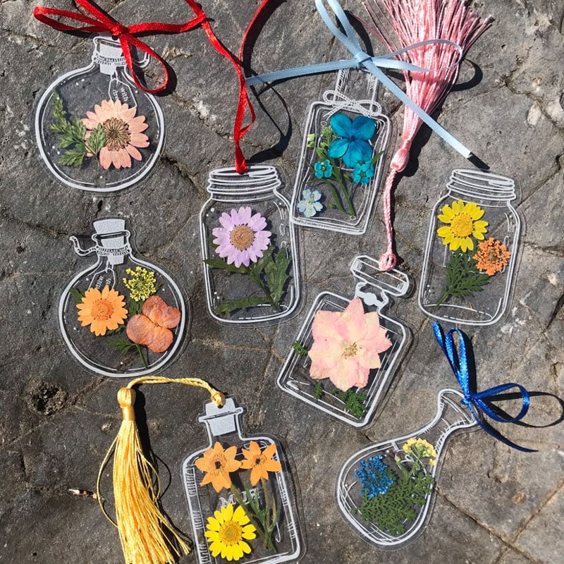 Set med 30 bokmärken med torkade blommor och dekorativa tofsar | ribuella