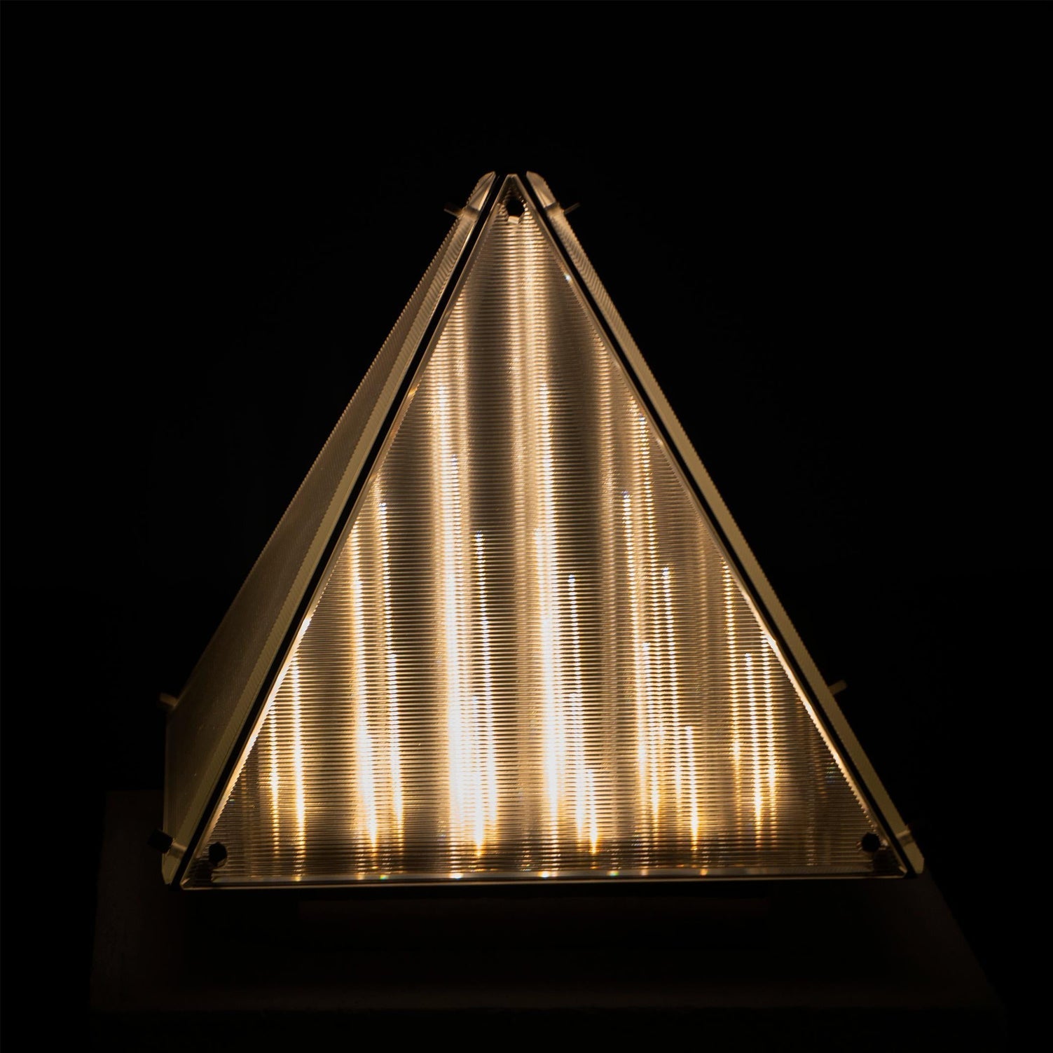 Fragment Table Lamp Modern Triangle Geometry Integrated Led Lighting