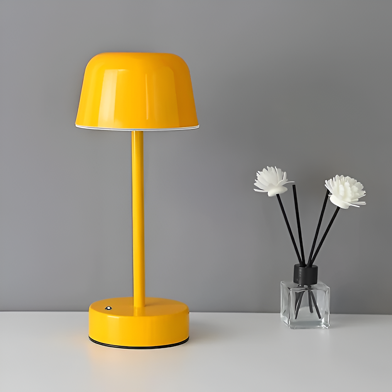 RetroLED — bezprzewodowa lampka stołowa LED w stylu retro | ribuella