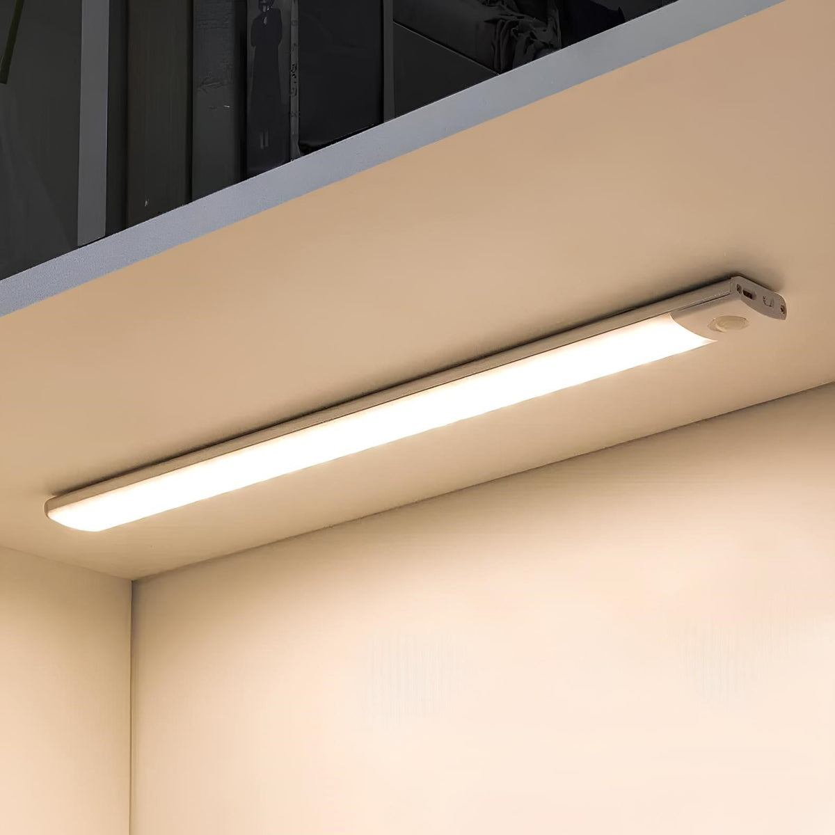 Barra luminosa LED wireless ricaricabile con attivazione tramite movimento