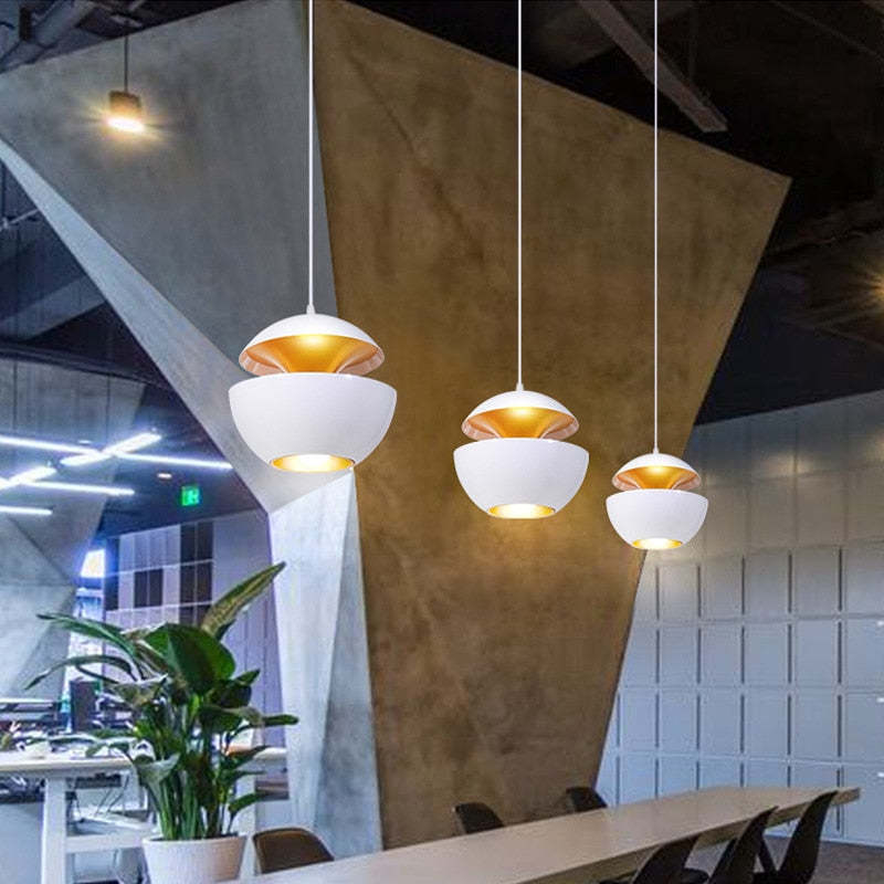 LumaNova svartvit LED-pendellampa med elegant silhuett