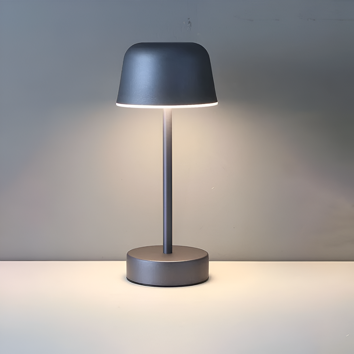 RetroLED — bezprzewodowa lampka stołowa LED w stylu retro | ribuella