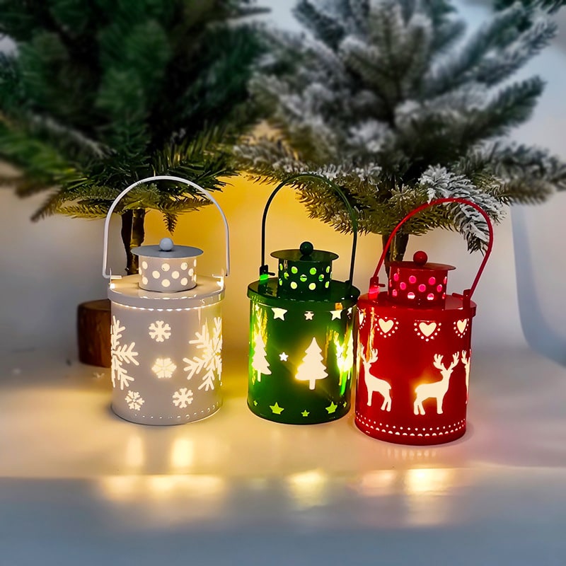 Julelykt i metall med LED-utsparingspaneler, reinsdyr- og snøfnuggdekor