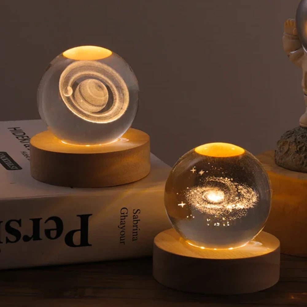 3D lézergravírozott kristálygömb-lámpa – fa talppal, USB-s LED-es éjjeli lámpa