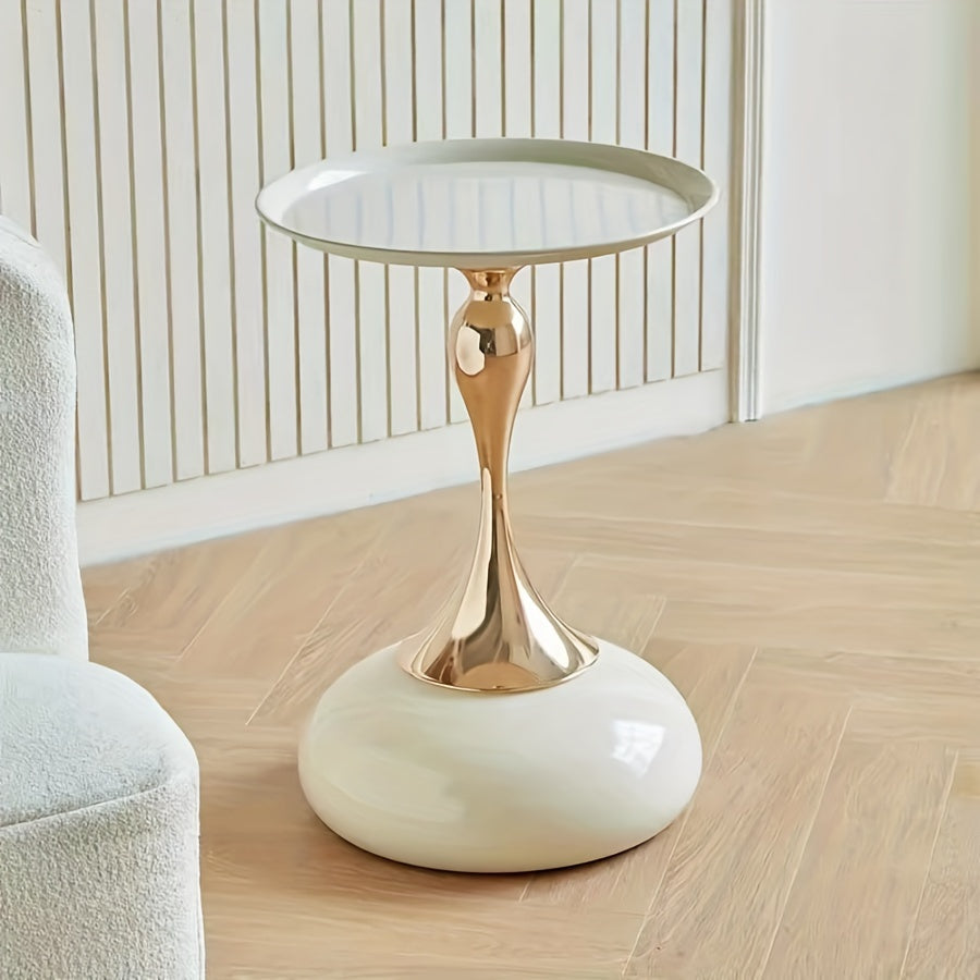 Stylish side table featuring a gold tulip-shaped base | ribuella