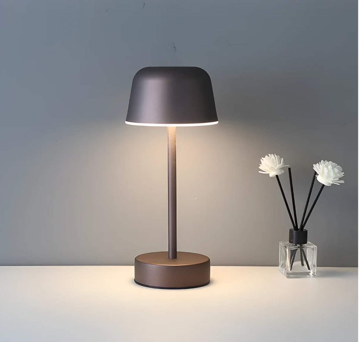 RetroLED — bezprzewodowa lampka stołowa LED w stylu retro | ribuella