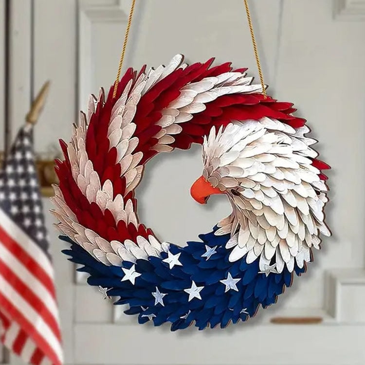 Couronne de porte circulaire représentant un pygargue à tête blanche, rouge, blanche et bleue, patriotique