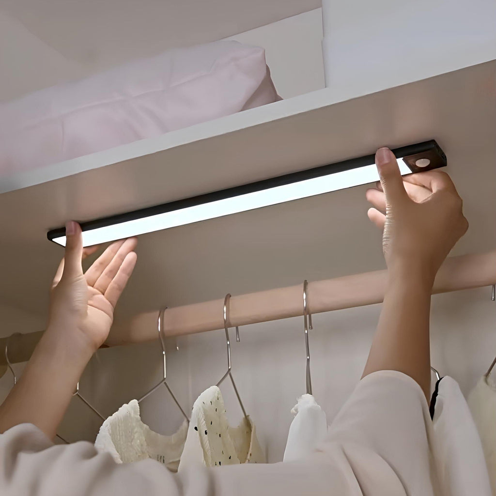Barra luminosa LED wireless ricaricabile con attivazione tramite movimento