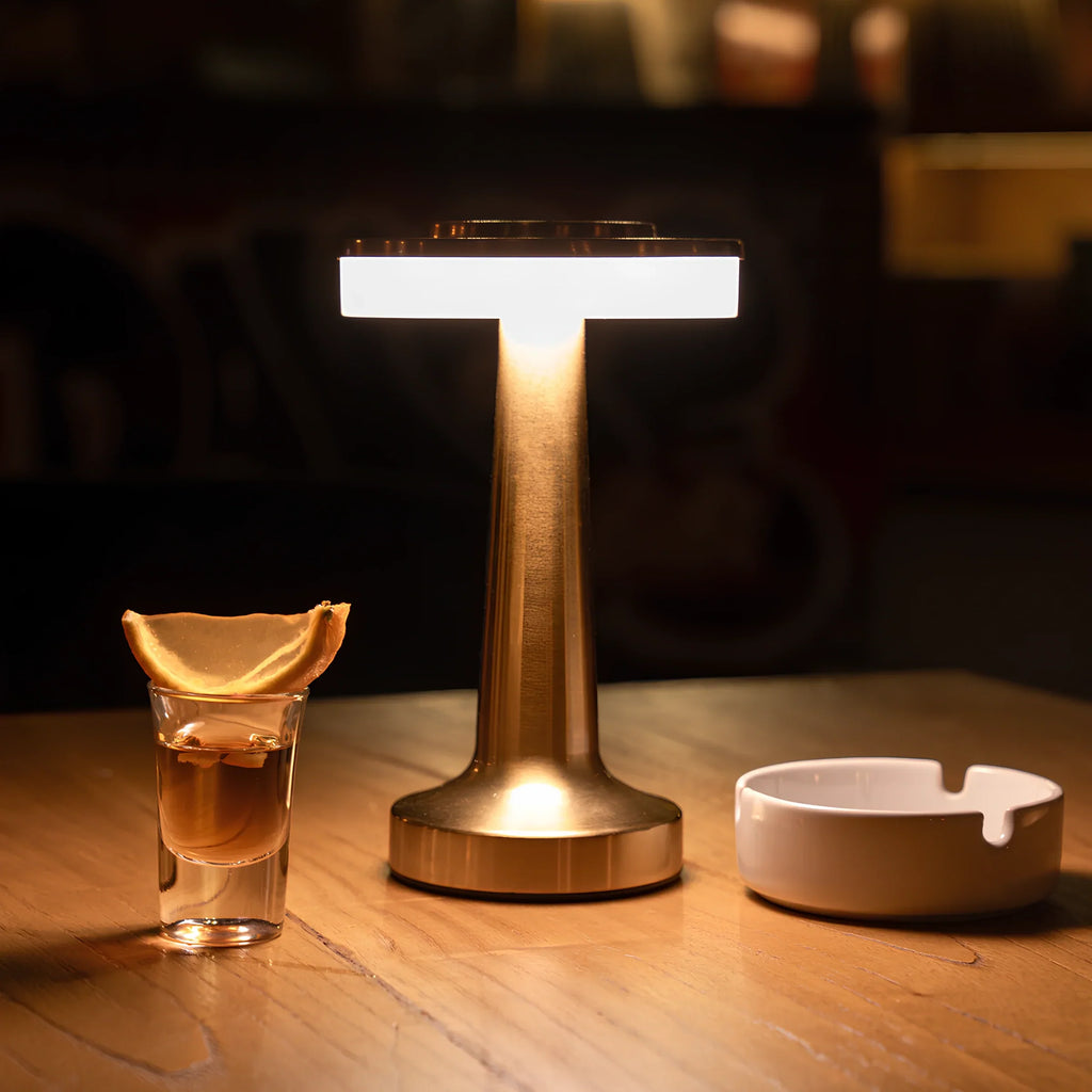 Dimbar retro-bordlampe med elegant, trådløs og bærbar design