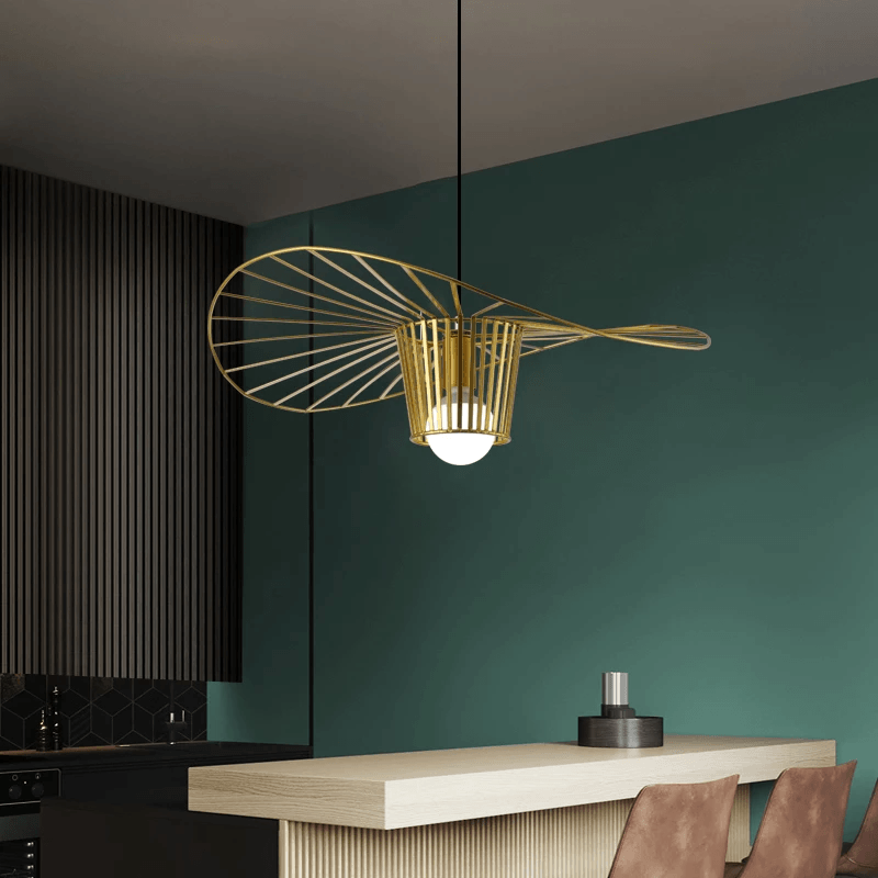 Suspension Solara en forme de chapeau de paille — décoration minimaliste