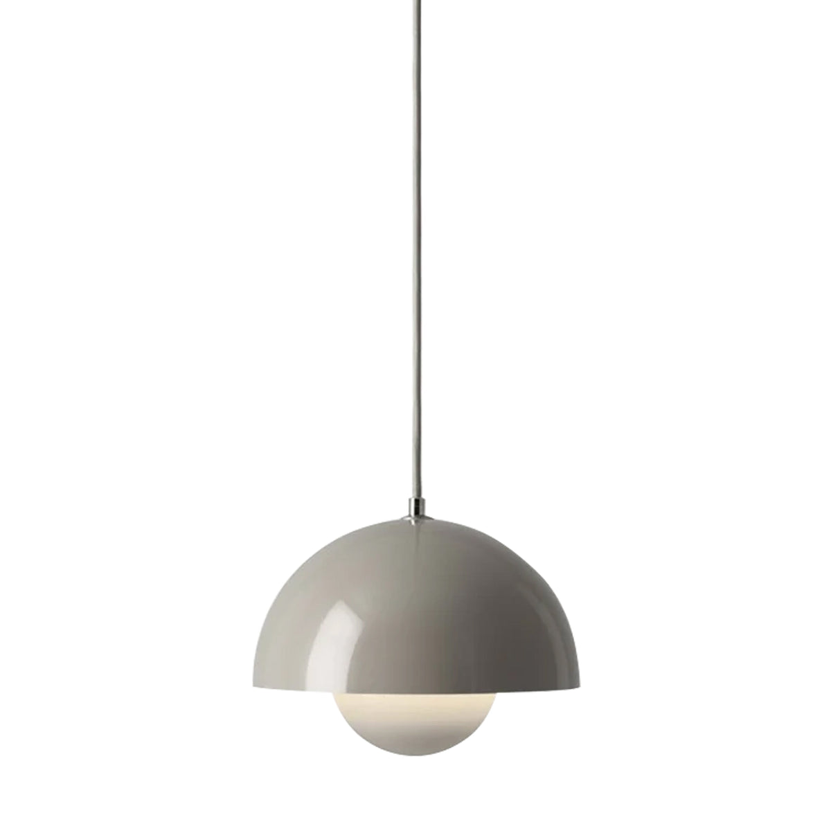 Minimalistisk hængende loftslampe med rene linjer og afbalanceret belysning