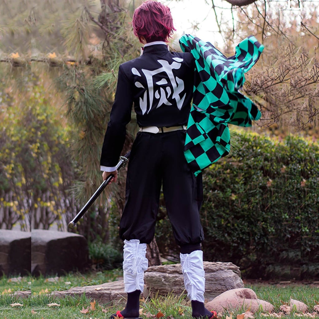 Anime cosplay jelmezkészlet — kockás haori dzseki, nadrág és kiegészítők