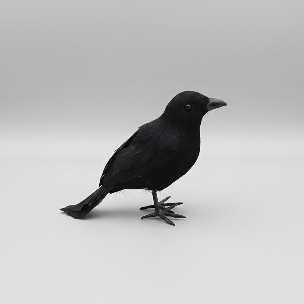 Statues de corbeaux noirs d’Halloween, forme sculptée artificielle et yeux brillants