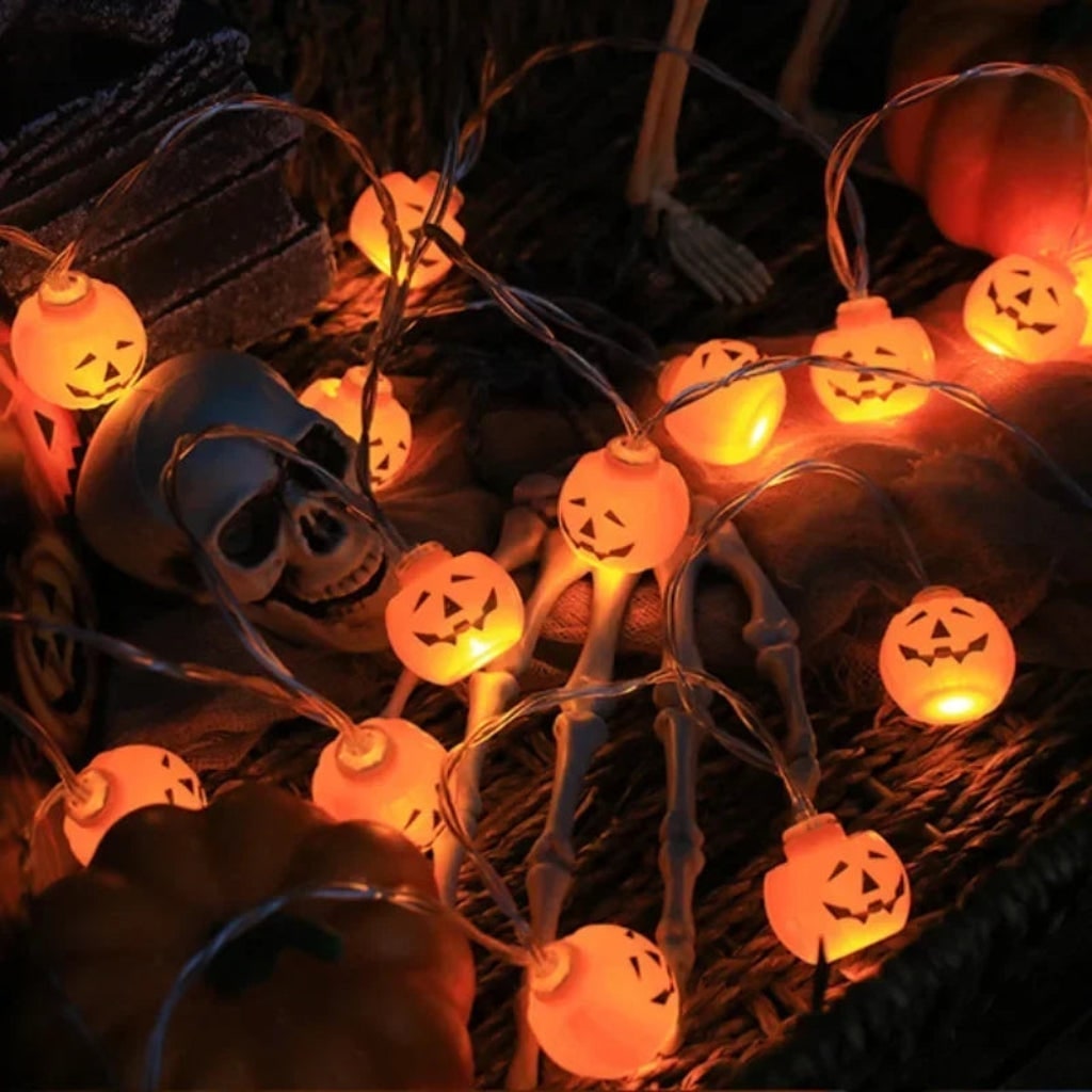 Instalație luminoasă LED de exterior pentru Halloween — becuri festive alimentate cu baterii