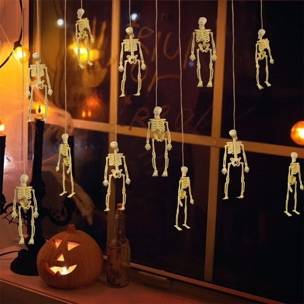 Miniaturowe matowe plastikowe ruchome figurki szkieletów na Halloween