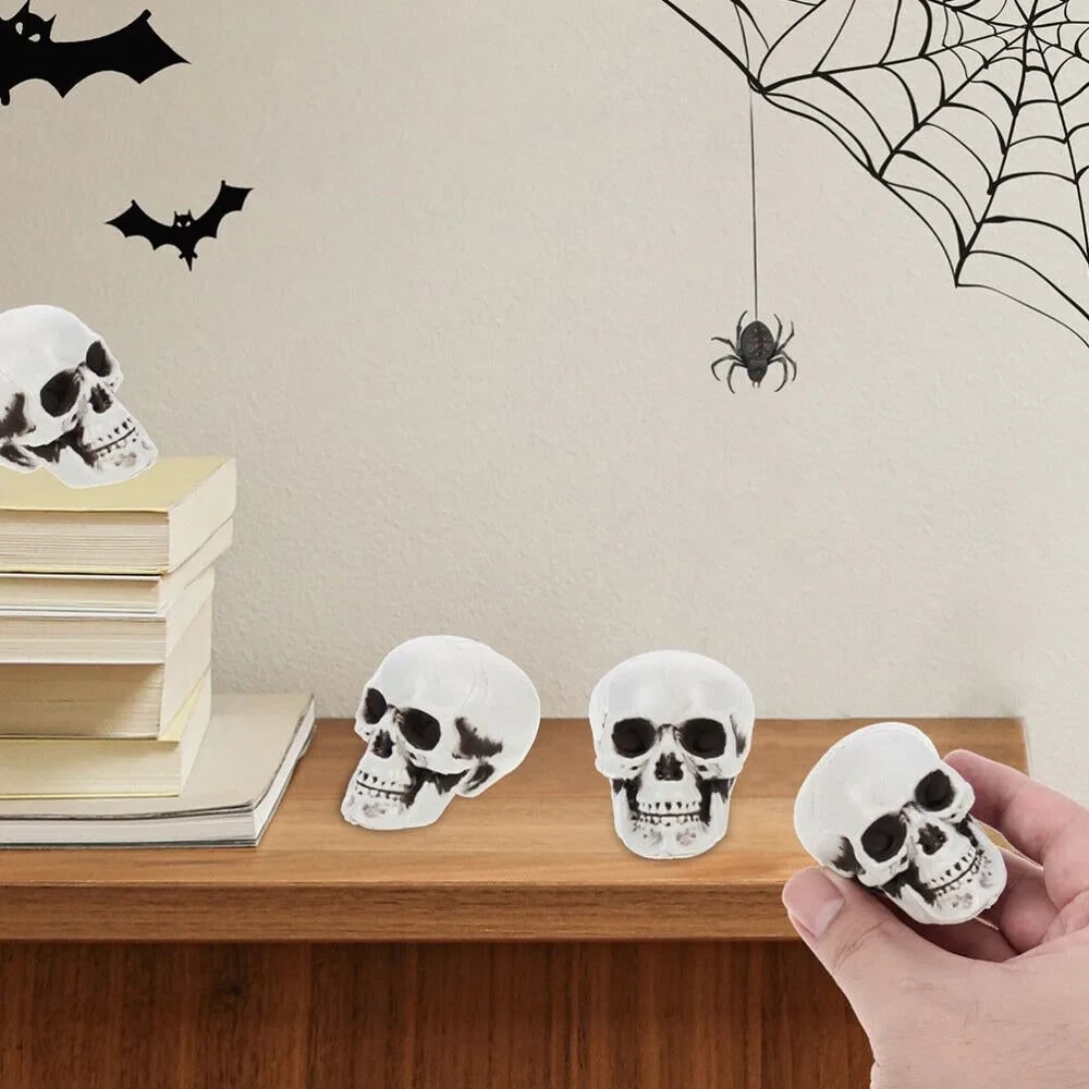 Set di mini teschi in plastica e accessori per feste a tema zucchero - stile Halloween, sacchetto in rete incluso