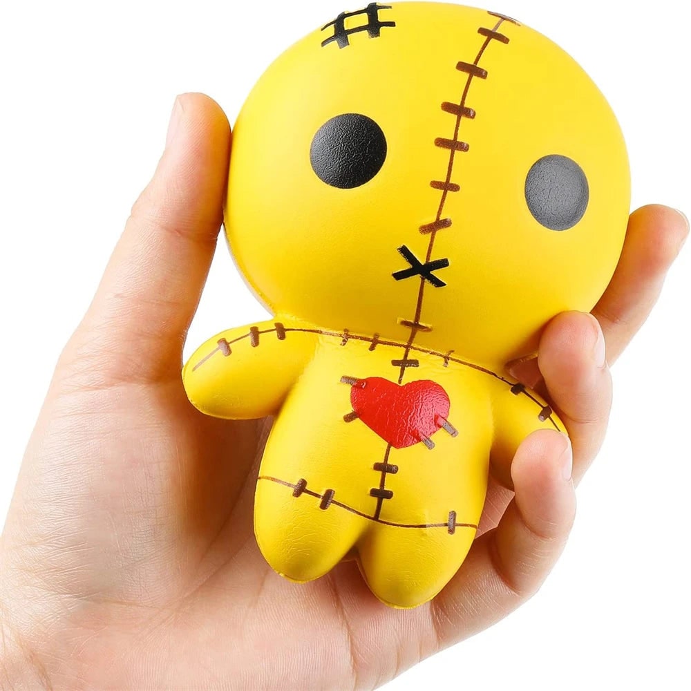 Pomalu se nafukující voodoo panenka - mačkací halloweenská hračka s prošitými detaily