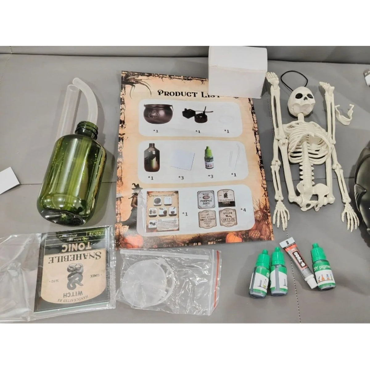 Caldero de bruja verde ultrasónico para Halloween, máquina de niebla con luces LED y botella flotante decorativa