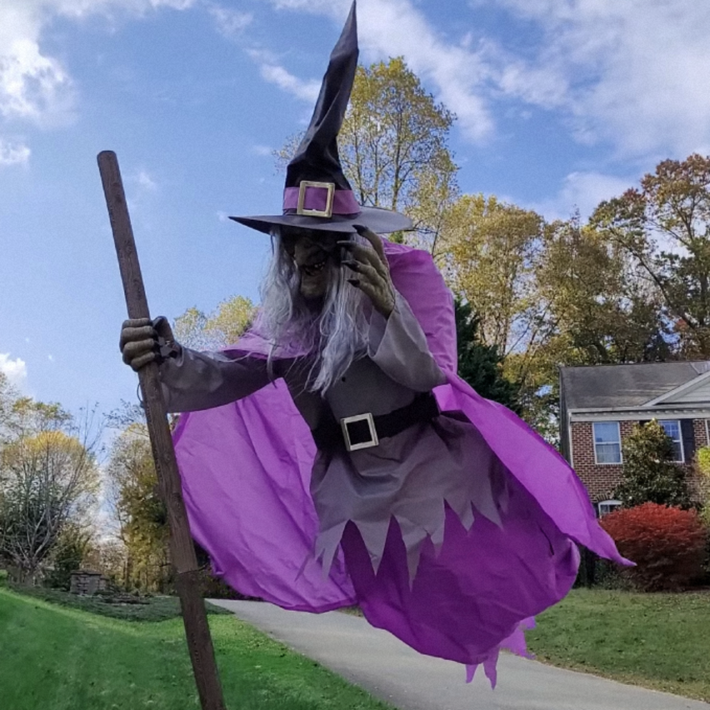 等身大空飛ぶ魔女ハロウィンプロップ、光る目、ほうき、大型屋外デコレーション