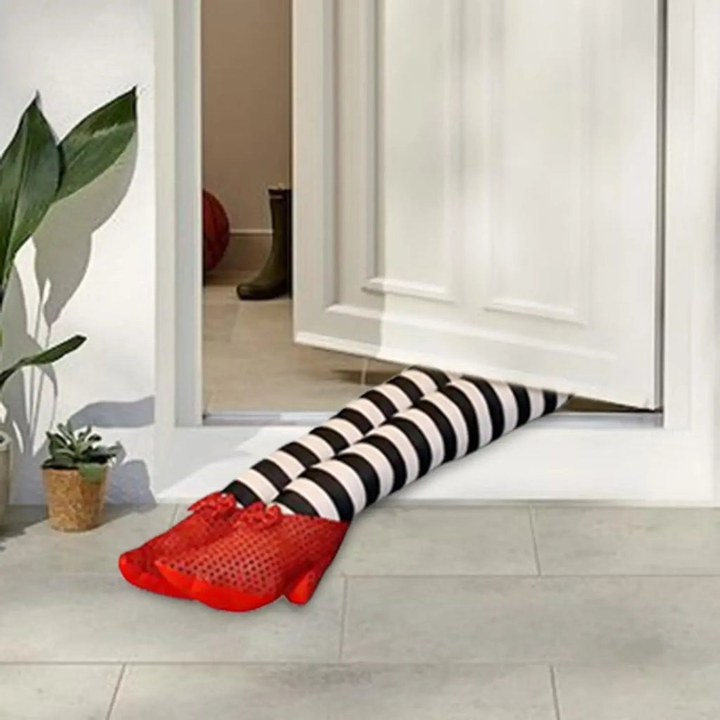 Halloween boszorkányláb-ajtókitámasztó, csíkos plüsskivitelben, piros flitteres cipőkkel