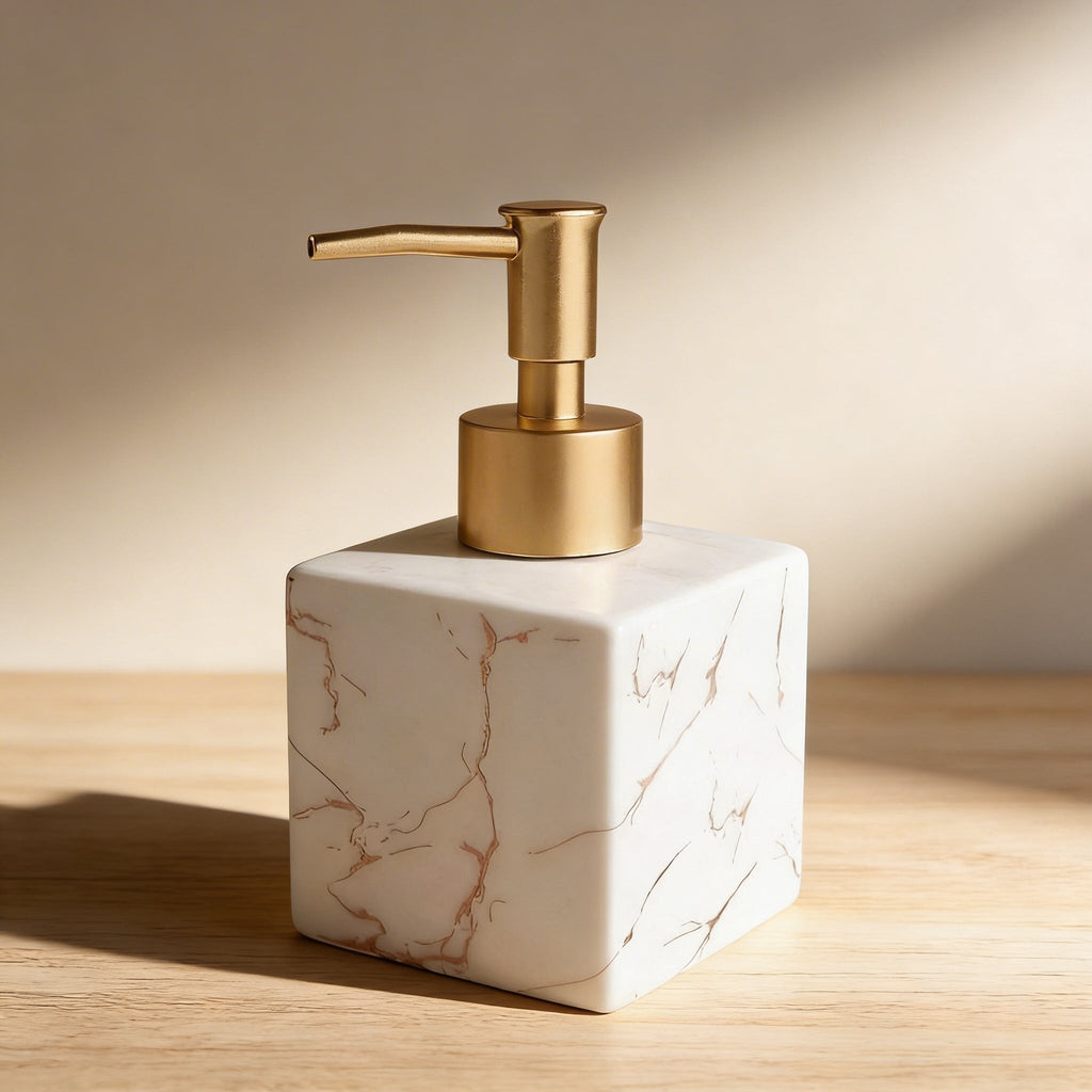 Distributeur moderne de savon liquide en céramique, avec pompe dorée mate, pour savon liquide et lotion dans la salle de bains ou la cuisine | ribuella