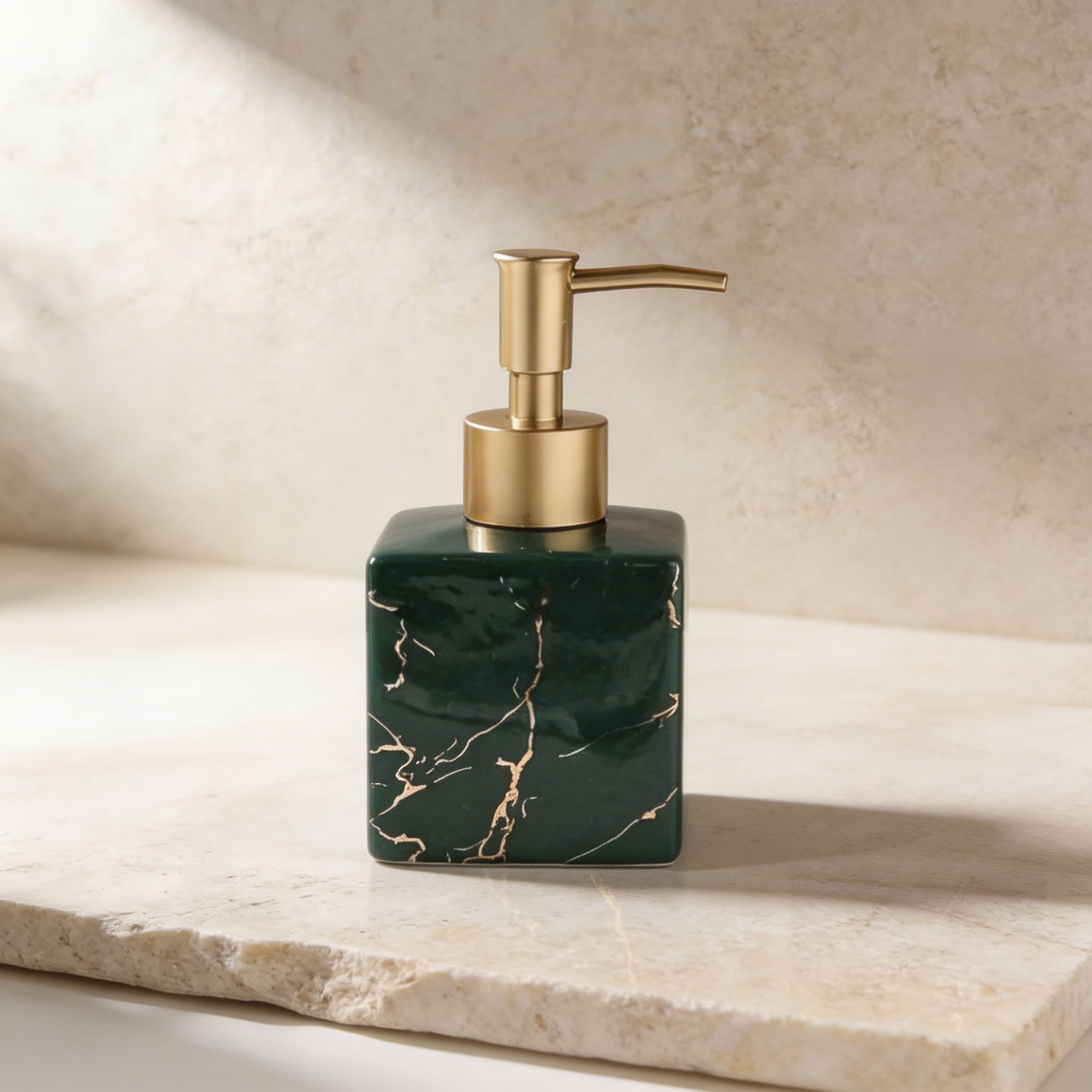 Distributeur moderne de savon liquide en céramique, avec pompe dorée mate, pour savon liquide et lotion dans la salle de bains ou la cuisine | ribuella