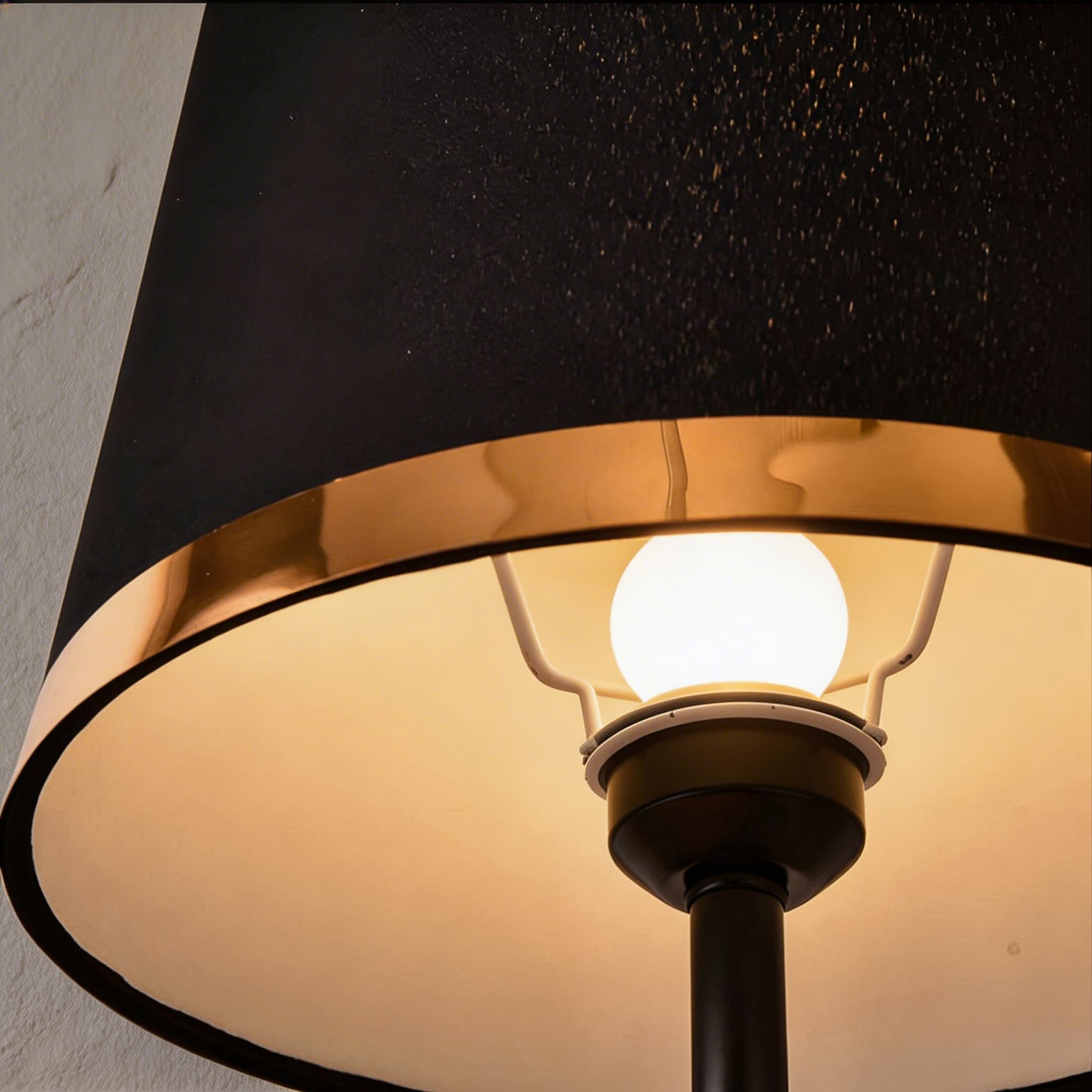 Messing-Tischleuchte im Mid-Century-Stil mit Stoffschirm, Touch-Bedienung und verstellbarer LED-Beleuchtung für Nachttisch oder Schreibtisch | ribuella