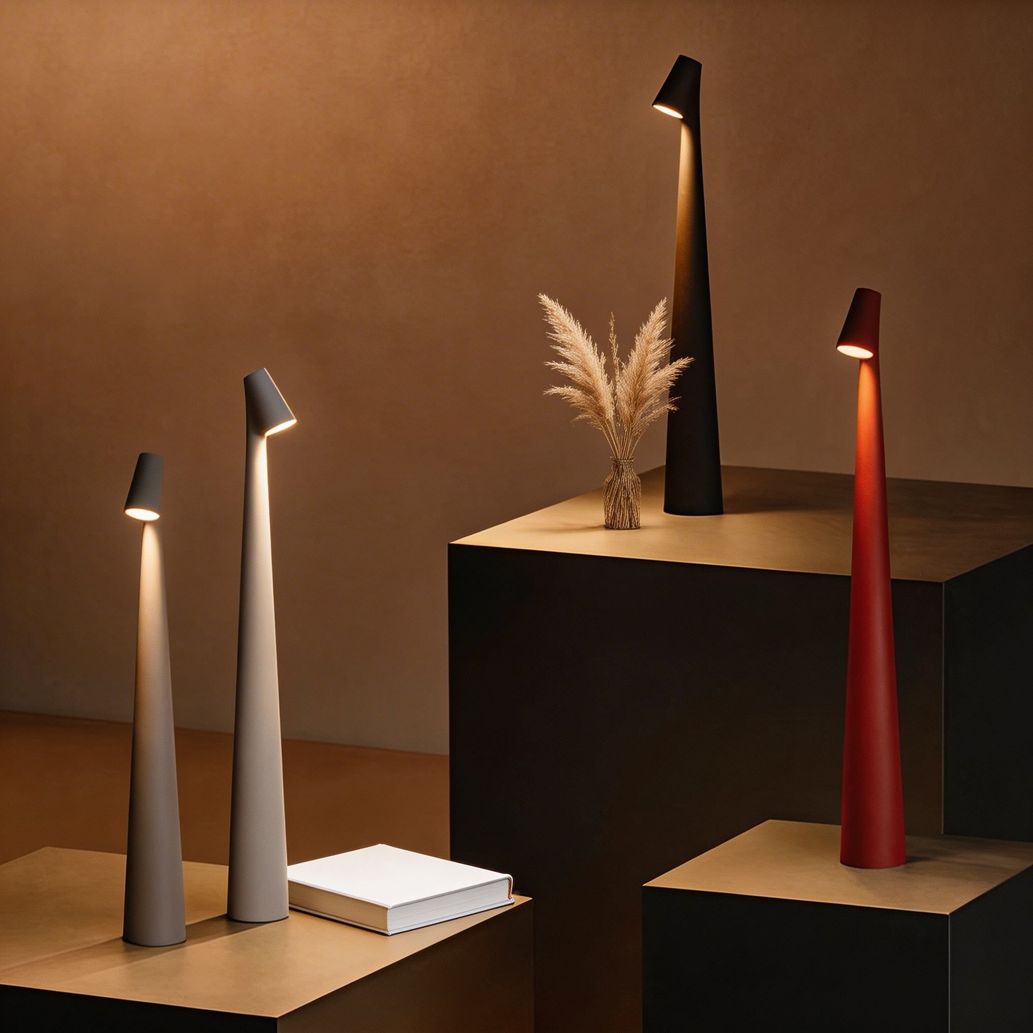 Lampe de table moderne en forme de cône, LED à intensité variable et réglable, design métallique rechargeable par USB et sans fil | ribuella