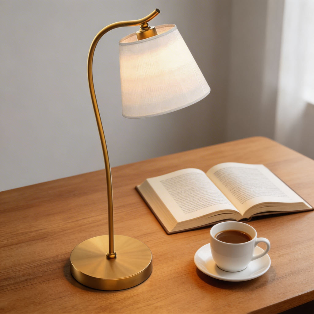 Moderní stolní lampa s nastavitelným husím krkem, kovovou základnou, měkkým látkovým stínidlem a LED žárovkou pro osvětlení domácí kanceláře | ribuella