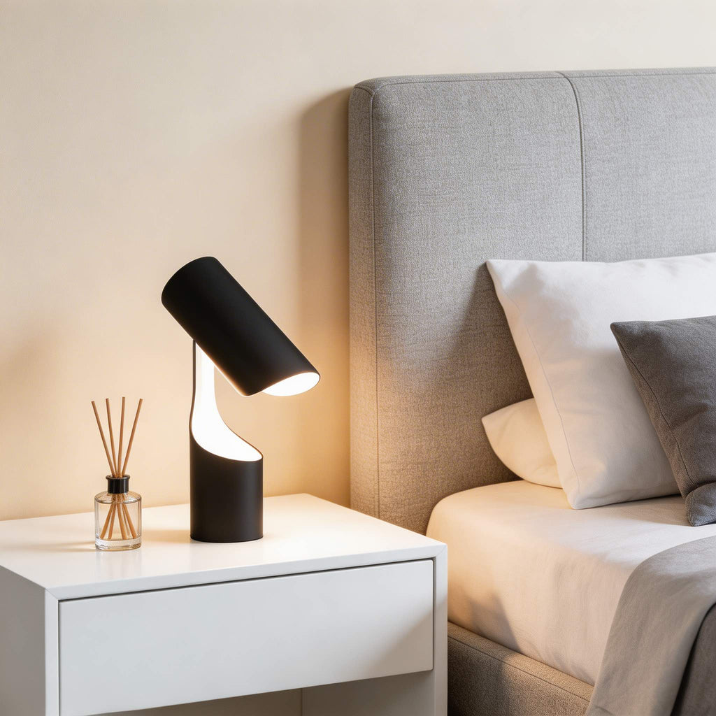 Moderní nastavitelná stolní lampa s kovovou konstrukcí v černé úpravě, energeticky úsporné LED osvětlení pro domácí kancelář | ribuella