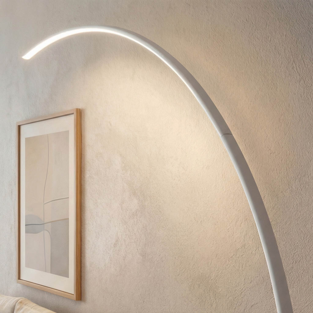 Moderní stojací lampa s nastavitelným kovovým stojanem do obývacího pokoje, ložnice nebo pracovny | ribuella