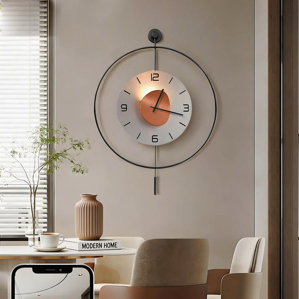 Horloge murale moderne ronde en aluminium noir avec rétroéclairage LED dissimulé, à piles | ribuella