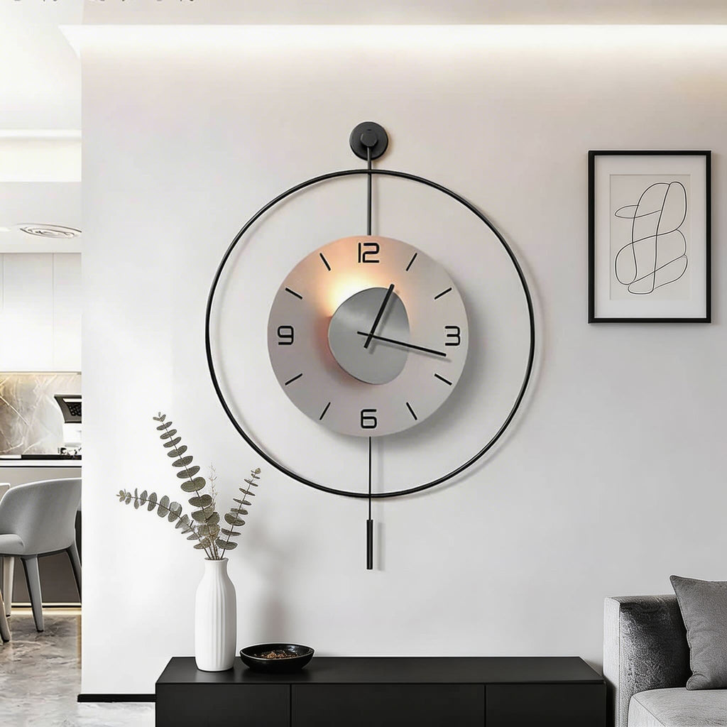 Horloge murale moderne ronde en aluminium noir avec rétroéclairage LED dissimulé, à piles | ribuella
