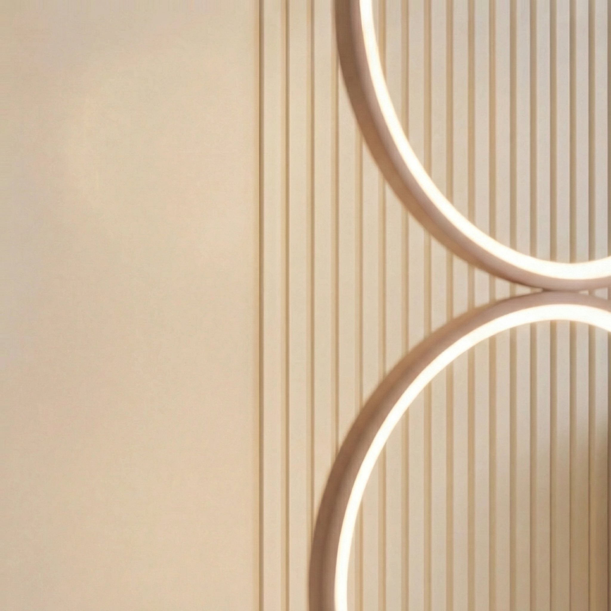 Moderní stojací LED lampa s nastavitelnou výškou, železnou konstrukcí a kruhovým designem z PVC pro ambientní osvětlení obývacího pokoje a ložnice | ribuella