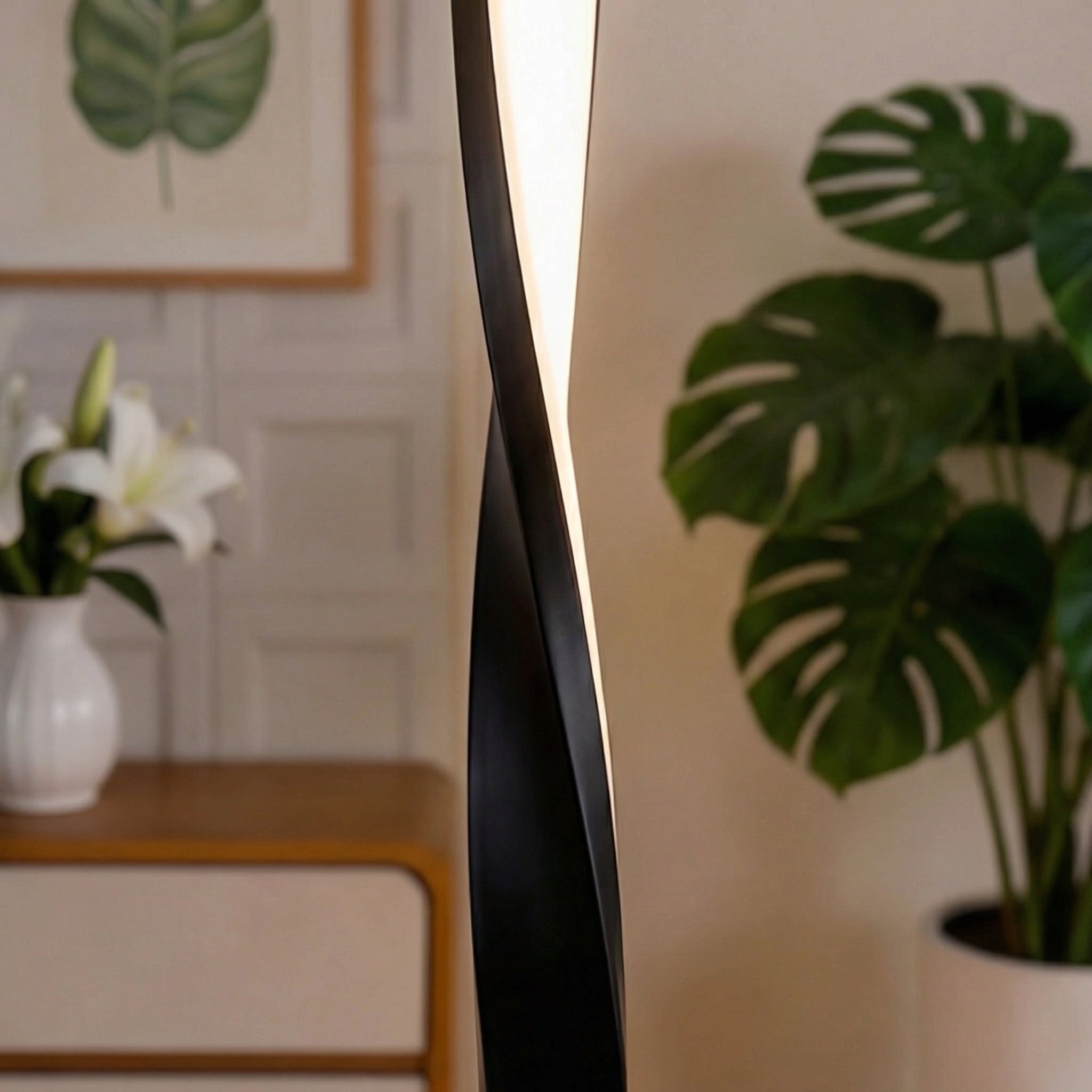 Moderní stojací lampa s nastavitelným stmívatelným LED světlem, kovová, do obývacího pokoje, ložnice nebo kanceláře | ribuella