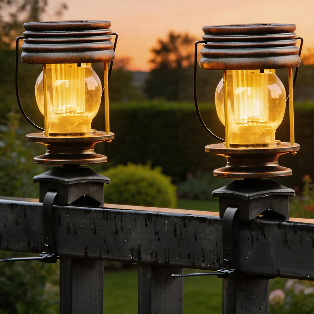 Lanterna solare moderna da esterno in plastica ABS impermeabile con sensore di luce integrato per giardino e patio | ribuella