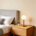 Lampada da tavolo moderna nordica a LED con sfera in vetro, luce da comodino E26 per arredamento della camera da letto | ribuella