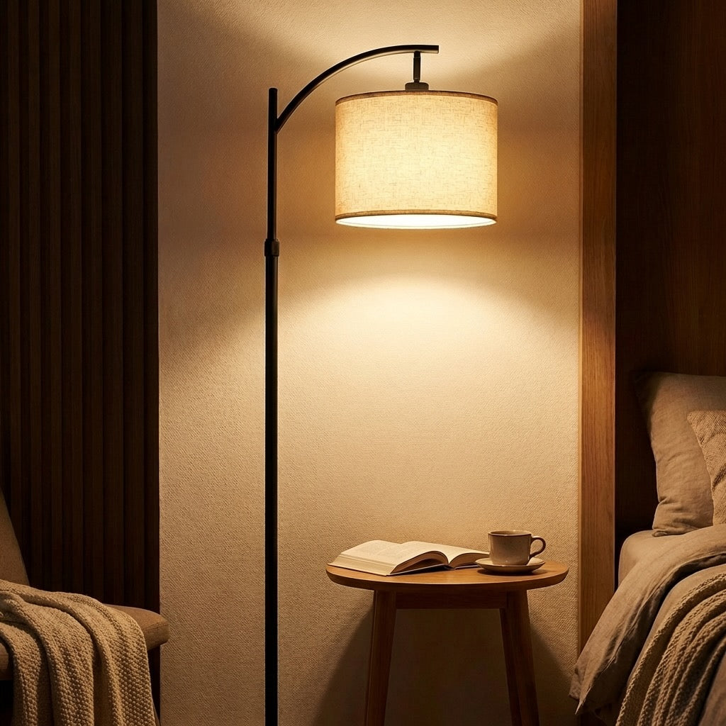 Moderne schwarze Bogen-Stehlampe mit höhenverstellbarem Stoffschirm für das Wohnzimmer | ribuella