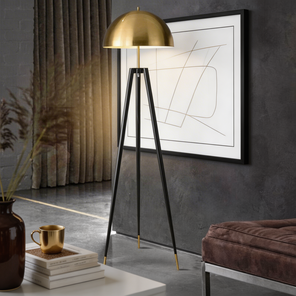 Moderne Dreibein-Stehlampe aus goldfarbenem Eisen mit LED-Licht für das Wohnzimmer | ribuella