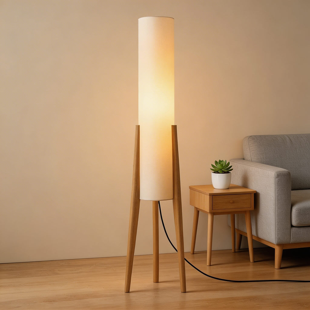 Moderní stojací lampa s nastavitelným tříbarevným LED světlem, podstavcem z přírodního dřeva a látkovým stínidlem do obývacího pokoje | ribuella