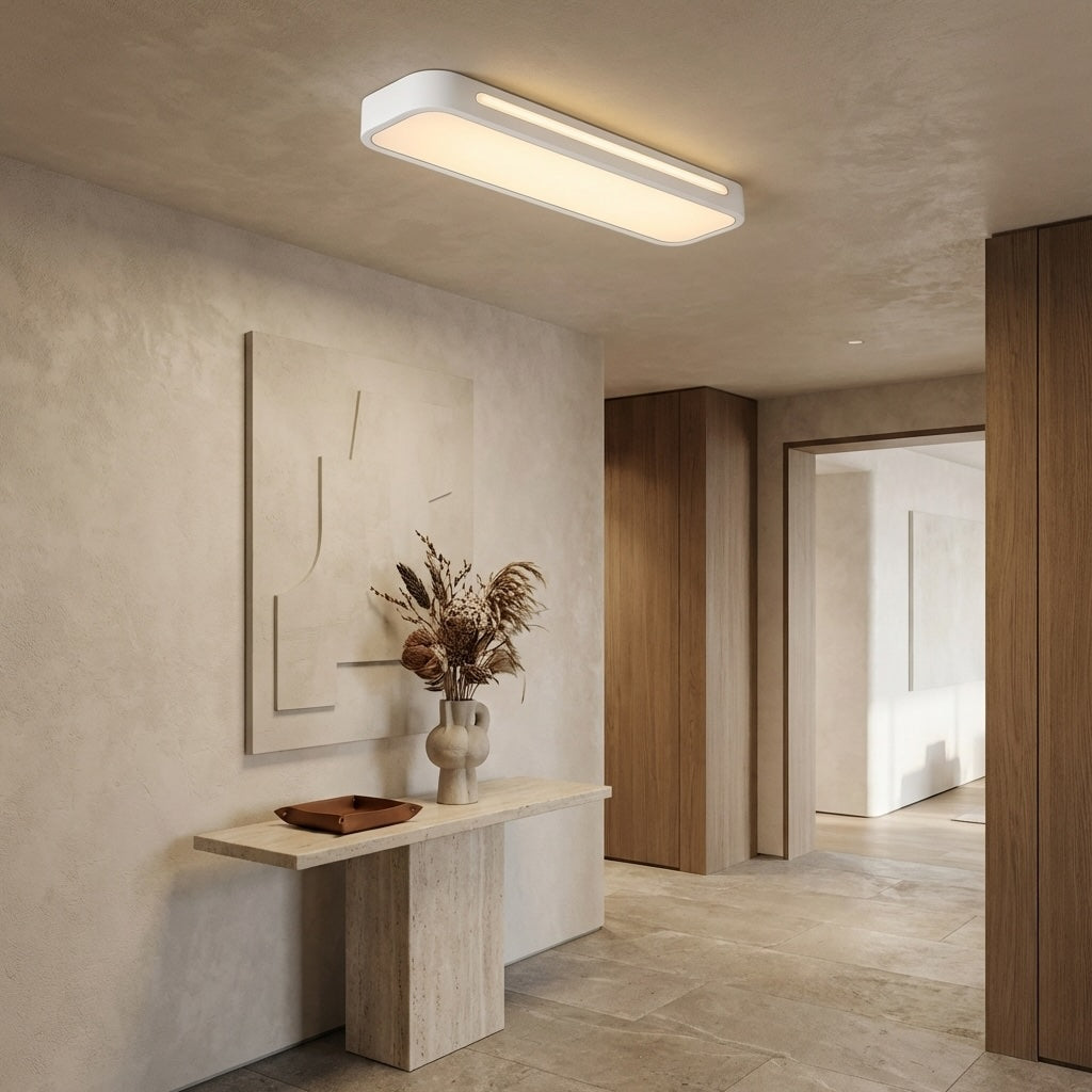 Moderne LED-Deckenleuchte zur Aufbaumontage, verstellbare Metallleuchte mit satiniertem Acrylschirm | ribuella