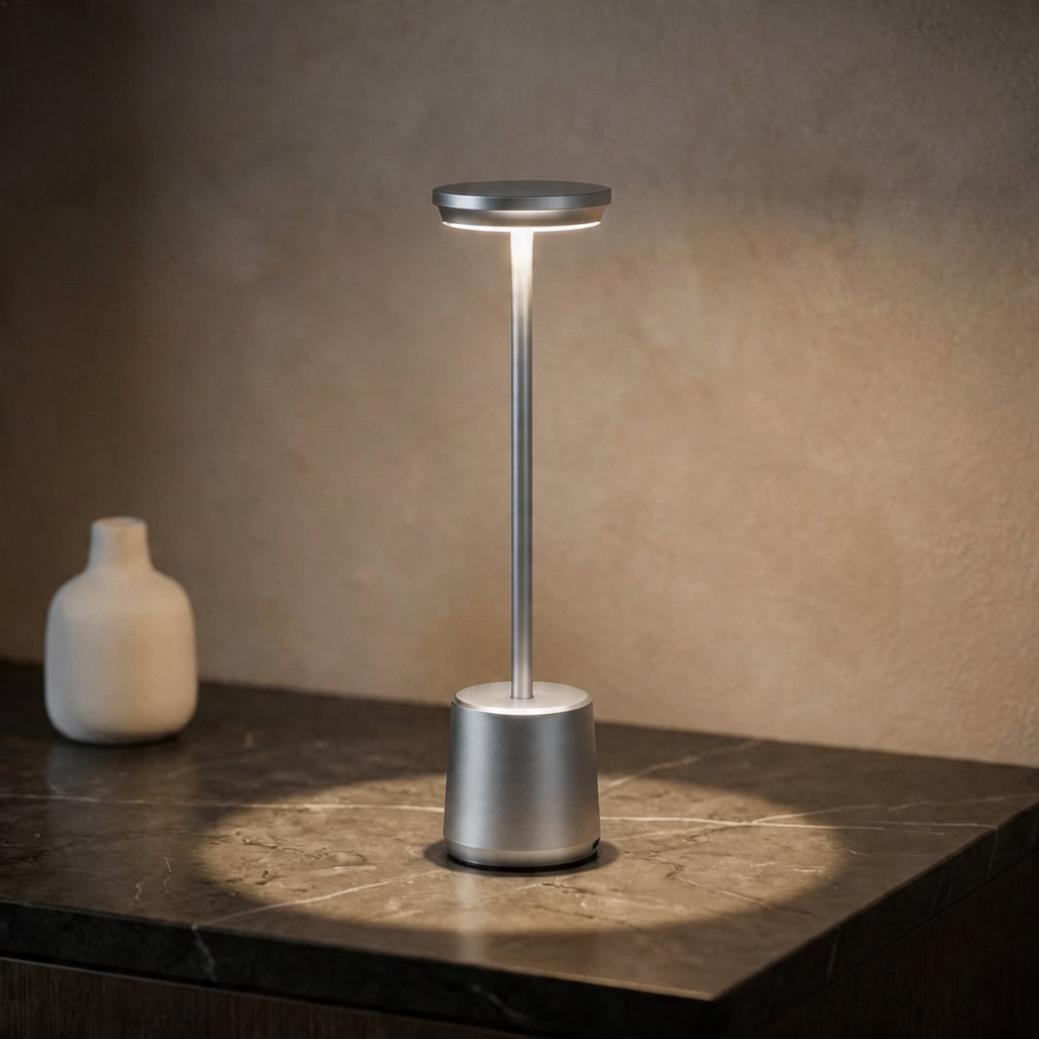Lampă de masă LED modernă, design metalic fără fir, temperatură de culoare reglabilă, reîncărcabilă prin USB | ribuella