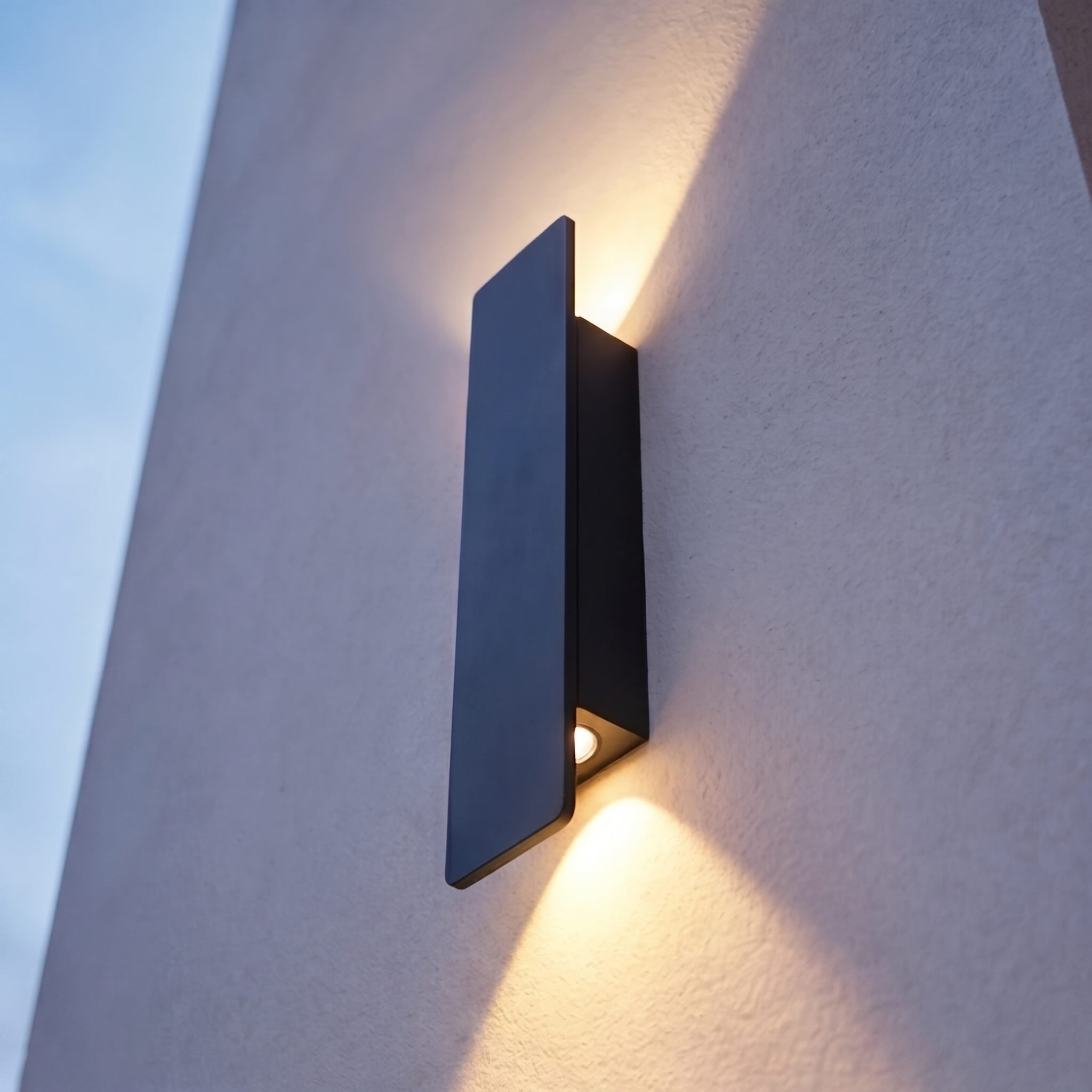 Modern Outdoor Wall Light Wall Mounted Aluminum 18W LED Weather Resistant for Gardens and Porches | ribuella