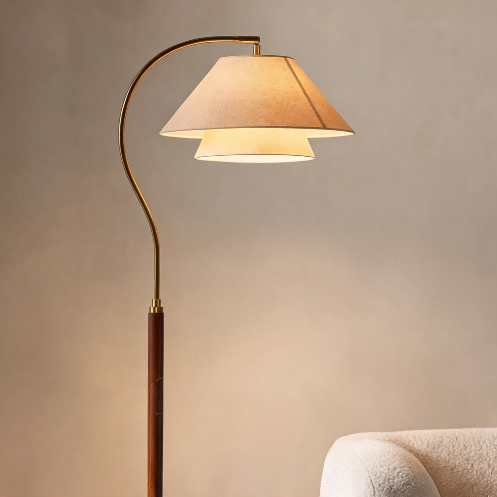 Moderní černá stojací lampa s nastavitelnou výškou, kovovou základnou a energeticky úsporným LED světlem | ribuella